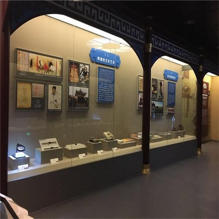 博物館展示柜設(shè)計(jì)與安裝 從沿墻柜到獨(dú)立展柜的全方位解析